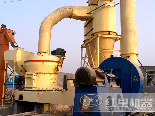 礦石雷蒙磨粉機(jī)施工現(xiàn)場(chǎng) 礦石雷蒙磨粉機(jī)施工現(xiàn)場(chǎng)