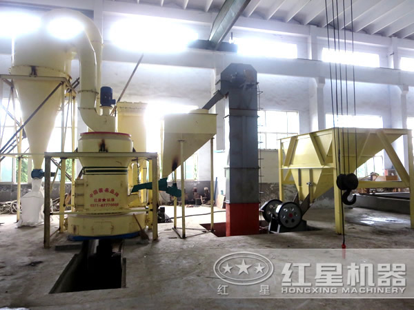 礦石磨粉機(jī)施工情況 礦石磨粉機(jī)施工情況